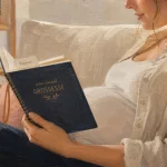 Ventre de grossesse qui se voit : femme enceinte assise